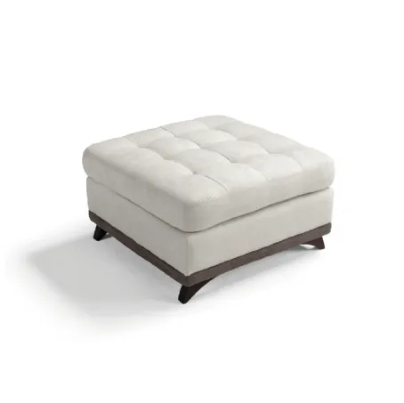 Pouf Mariano in pelle imbottito e trapuntato con piedi in legno di Sofangel