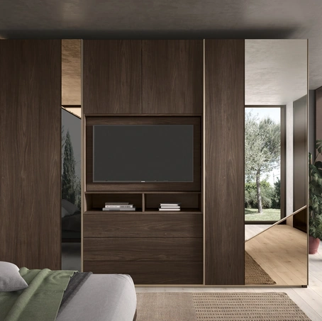 Armadio 07 con ante scorrevoli e vano porta TV di Corso 11