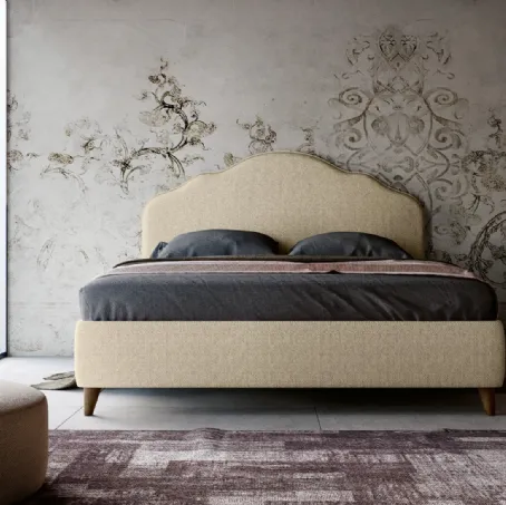 Letto dal design classico in tessuto imbottito con testiera sagomata Barcellona di Imab