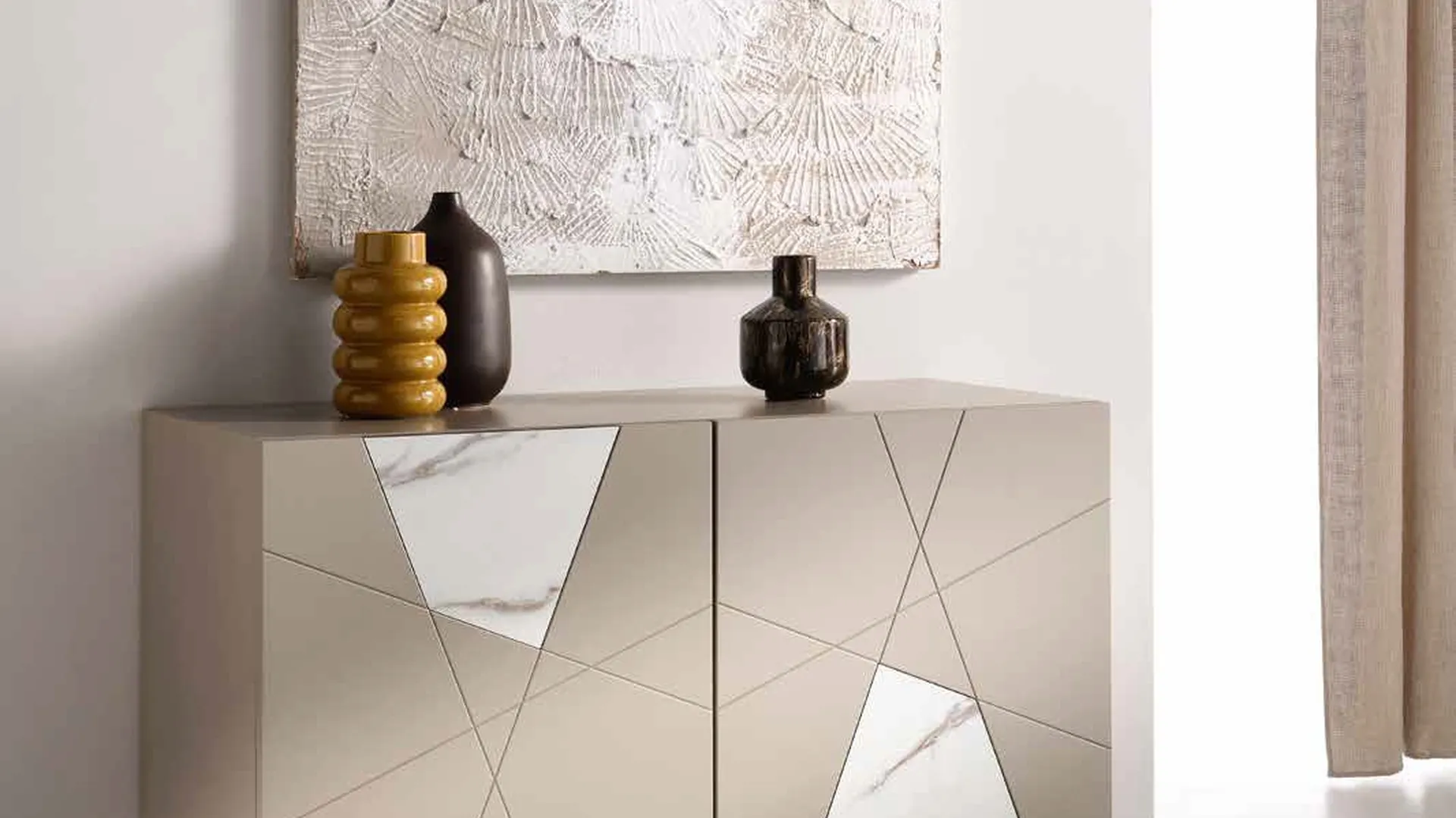 Madia Adel in MDF pantografato con inserti in vetro effetto marmo di Capodarte