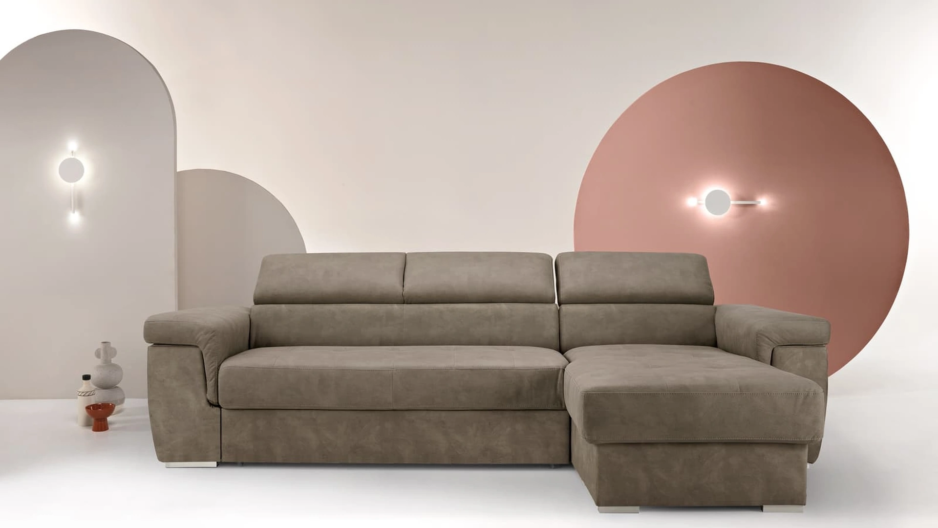 Divano in nabuk con penisola Comfort di Ikone Casa