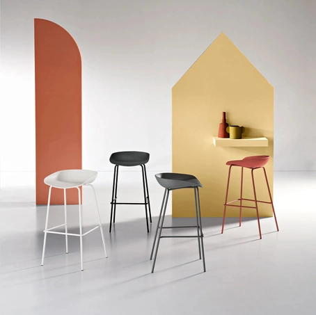 Sgabello Age in polipropilene di Ikone Casa