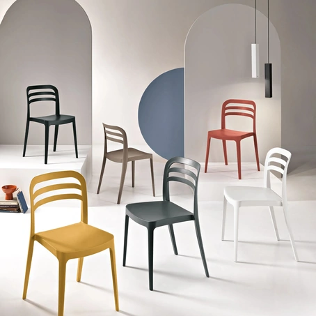 Sedia impilabile Django in polipropilene di Ikone Casa
