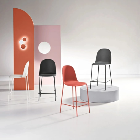 Sgabello Fox in polipropilene di Ikone Casa