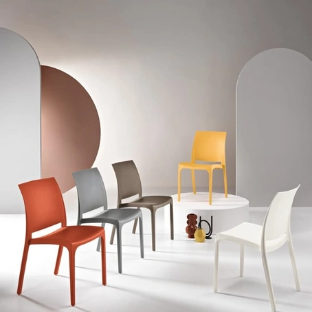 Sedia impilabile in polipropilene July di Ikone Casa