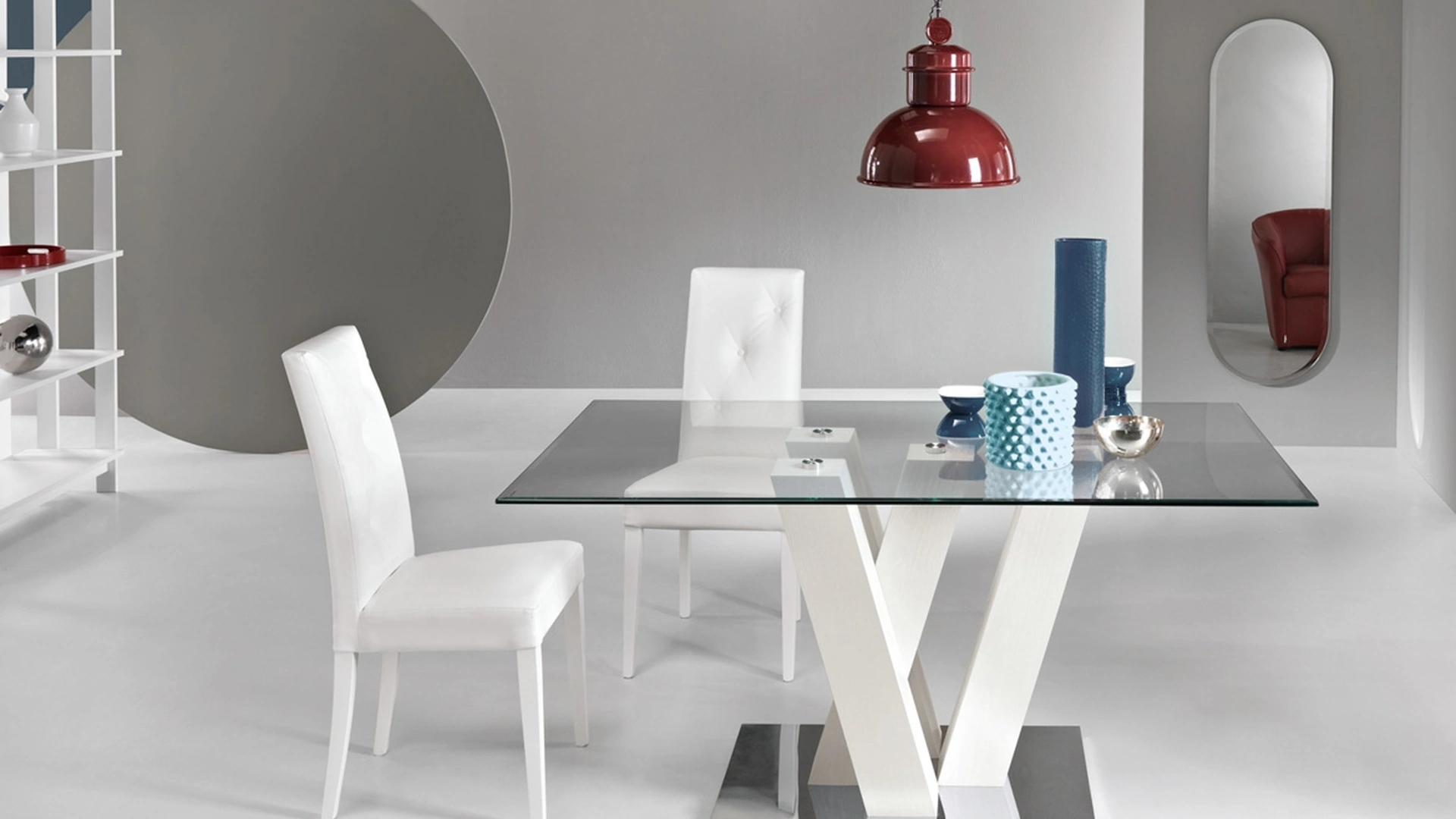 Tavolo Ennio con top in vetro e base effetto legno di Ikone Casa