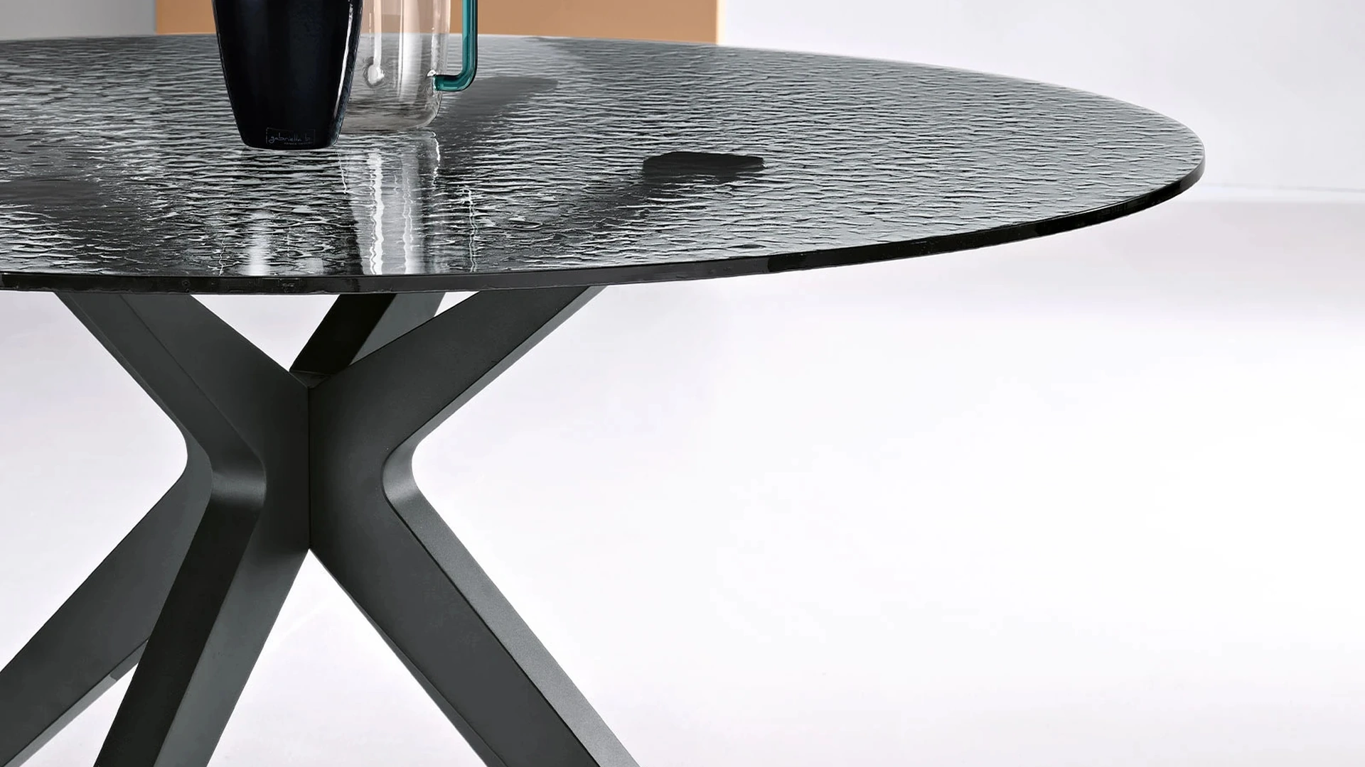 Tavolo rotondo in vetro martellato Fever 140 di Ikone Casa