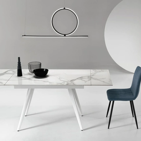 Tavolo allungabile Oreste in pietra sinterizzata effetto marmo di Ikone Casa