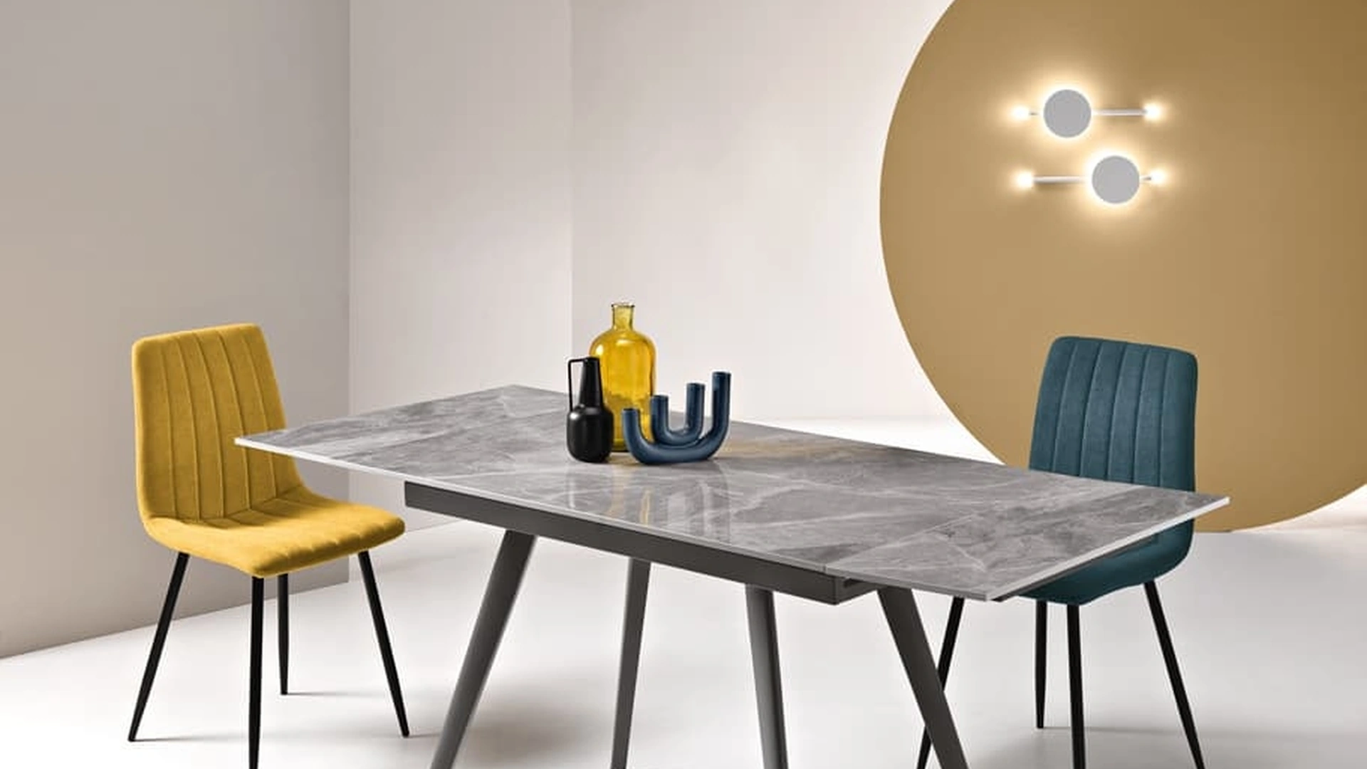 Tavolo allungabile Oreste in pietra sinterizzata effetto marmo di Ikone Casa