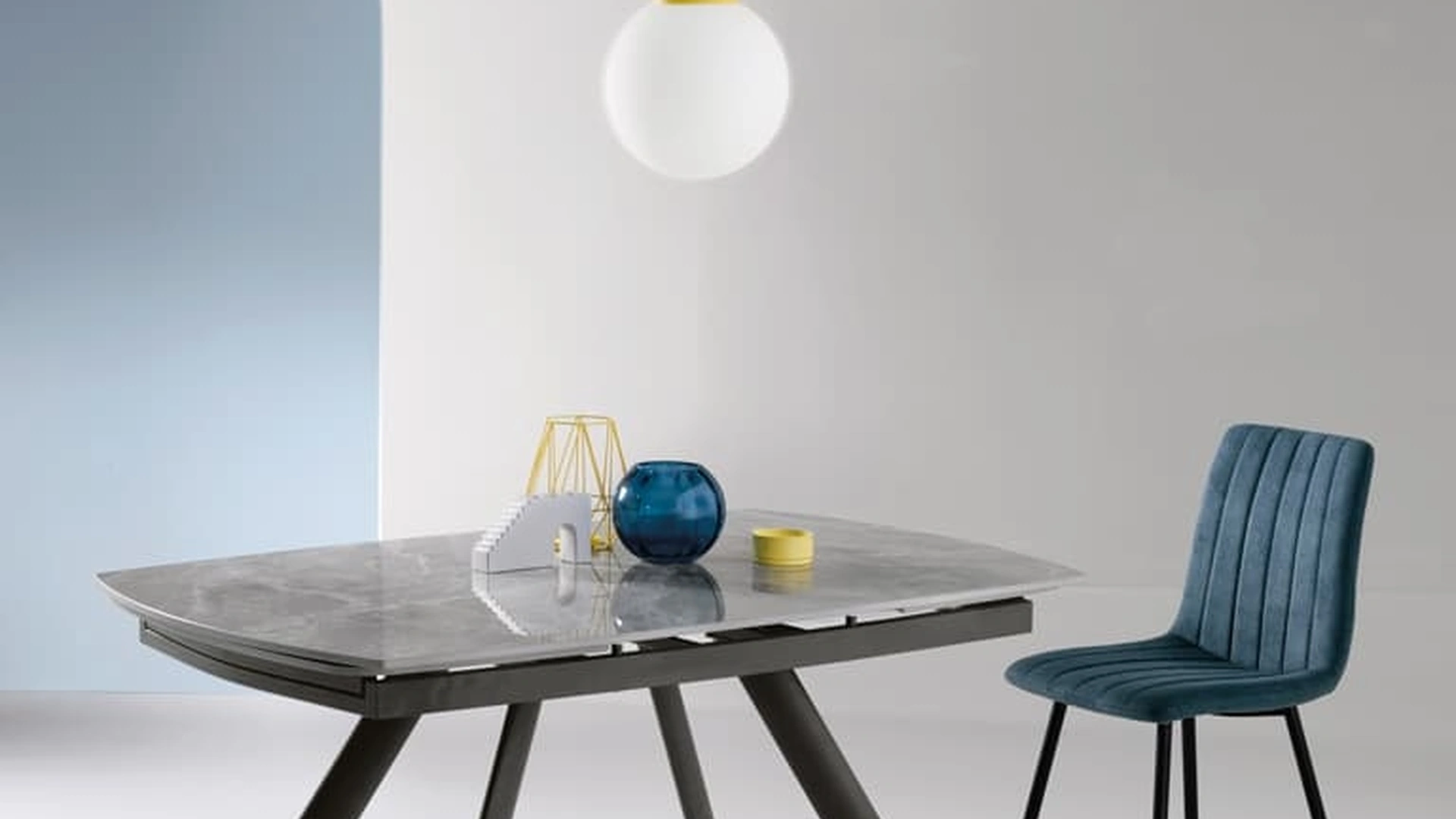 Tavolo allungabile Terence in pietra sinterizzata effetto marmo di Ikone Casa