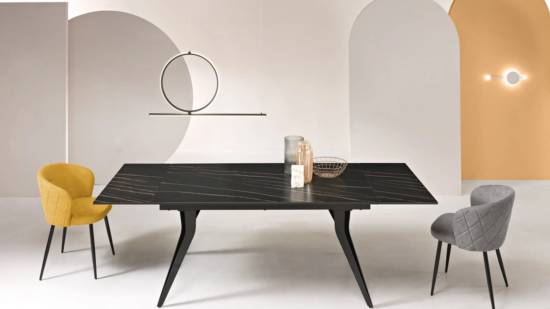 Tavolo allungabile Thor in pietra sinterizzata effetto marmo di Ikone Casa