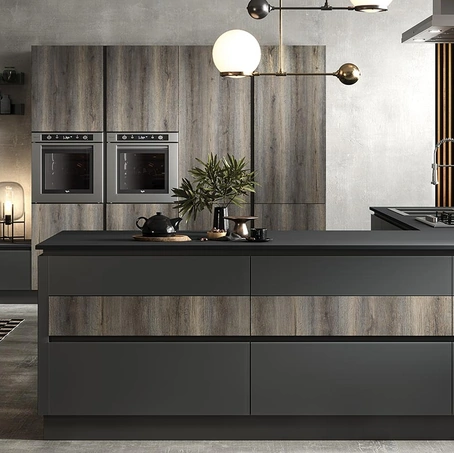 Cucina Moderna con isola Eos in HPL Alevè Artico e Glass Piombo opaco di Evo Cucine