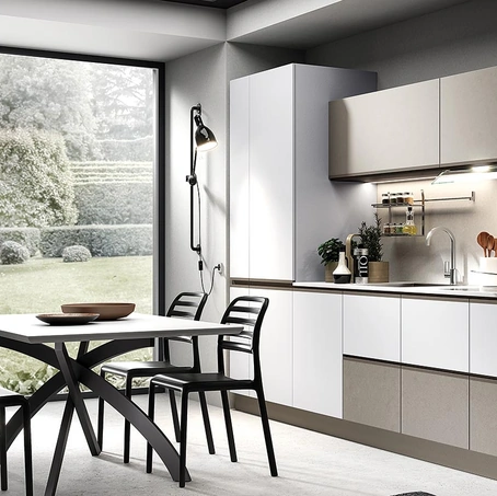 Cucina Moderna lineare Maia in melaminico finitura Cemento Fango e Cemento Bianco di Evo Cucine